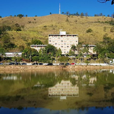 Belo Flat Cavalinho Branco - Aguas De Lindoiaアパートメント エクステリア 写真