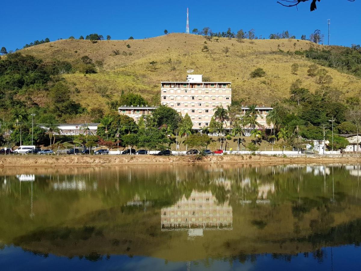 Belo Flat Cavalinho Branco - Aguas De Lindoiaアパートメント エクステリア 写真